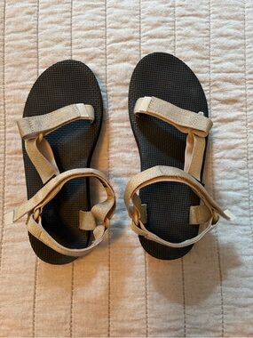 Teva Glittery Gold strap sandal women’s 8